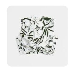 Abercrombie Twist Front Top - Small. New w/tag